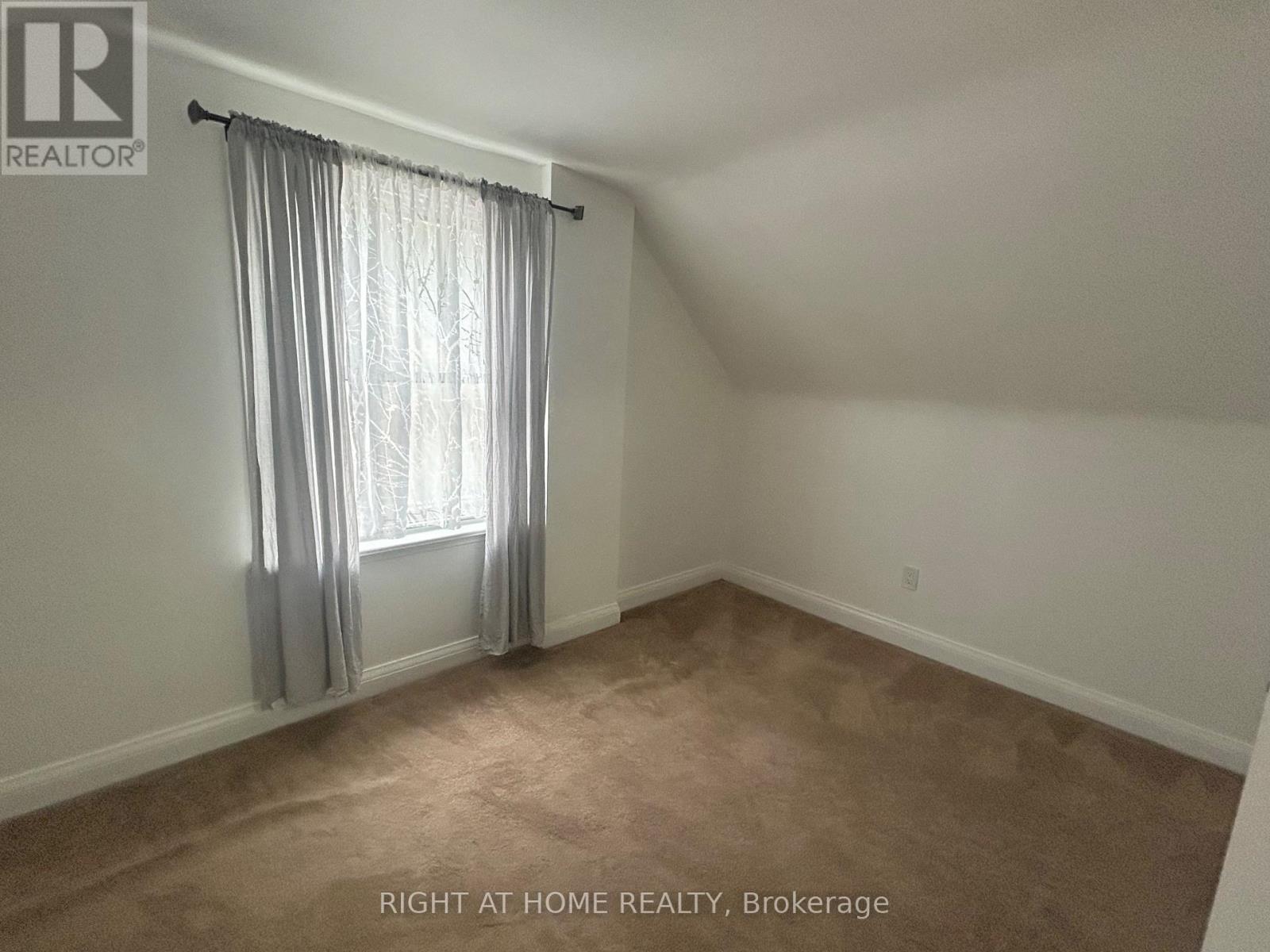 94 East 27th Street, Hamilton, Ontario  L8V 3G1 - Photo 9 - X12472467