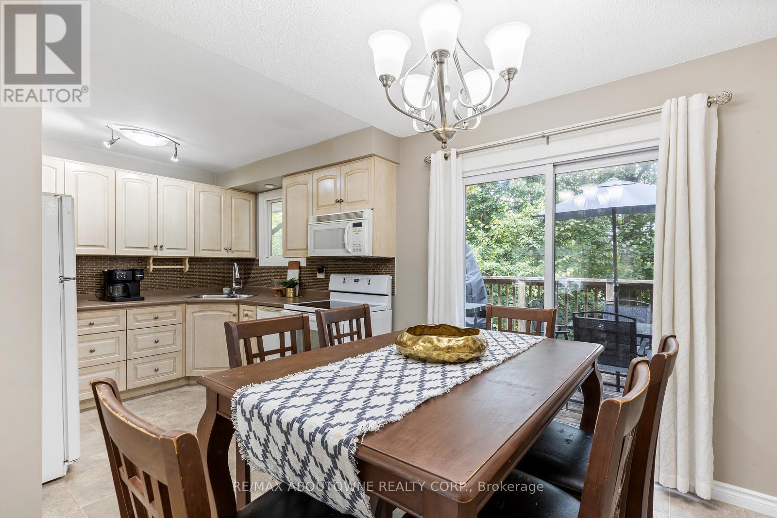 48 - 49 Cedarwoods Crescent, Kitchener, Ontario  N2C 2L1 - Photo 15 - X12472469