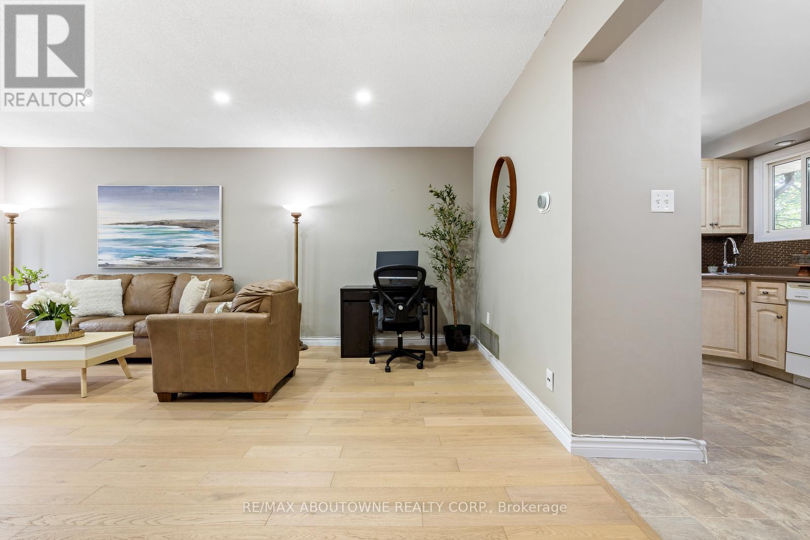 48 - 49 Cedarwoods Crescent, Kitchener, Ontario  N2C 2L1 - Photo 9 - X12472469