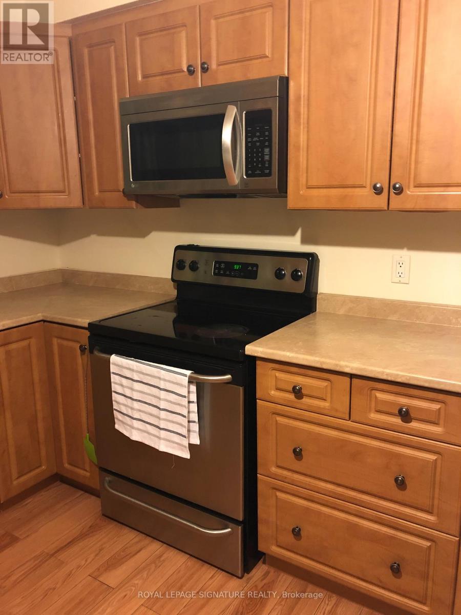 Main - 306 Westmount Road E, Kitchener, Ontario  N2M 4Z1 - Photo 3 - X12472497