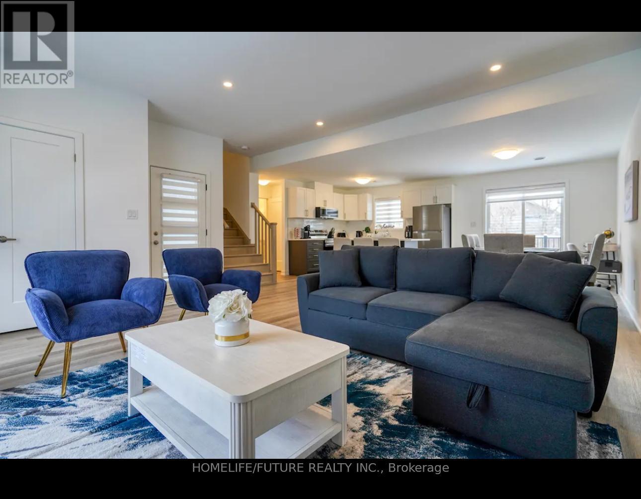721 - 4263 Fourth Avenue, Niagara Falls, Ontario  L2E 0C2 - Photo 2 - X12472513