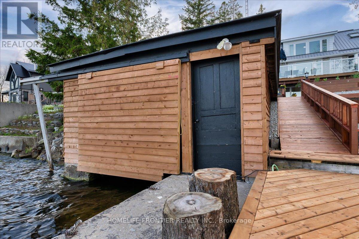 6 Lakeview Park Road, Kawartha Lakes (Fenelon), Ontario  K0M 1G0 - Photo 38 - X12472514