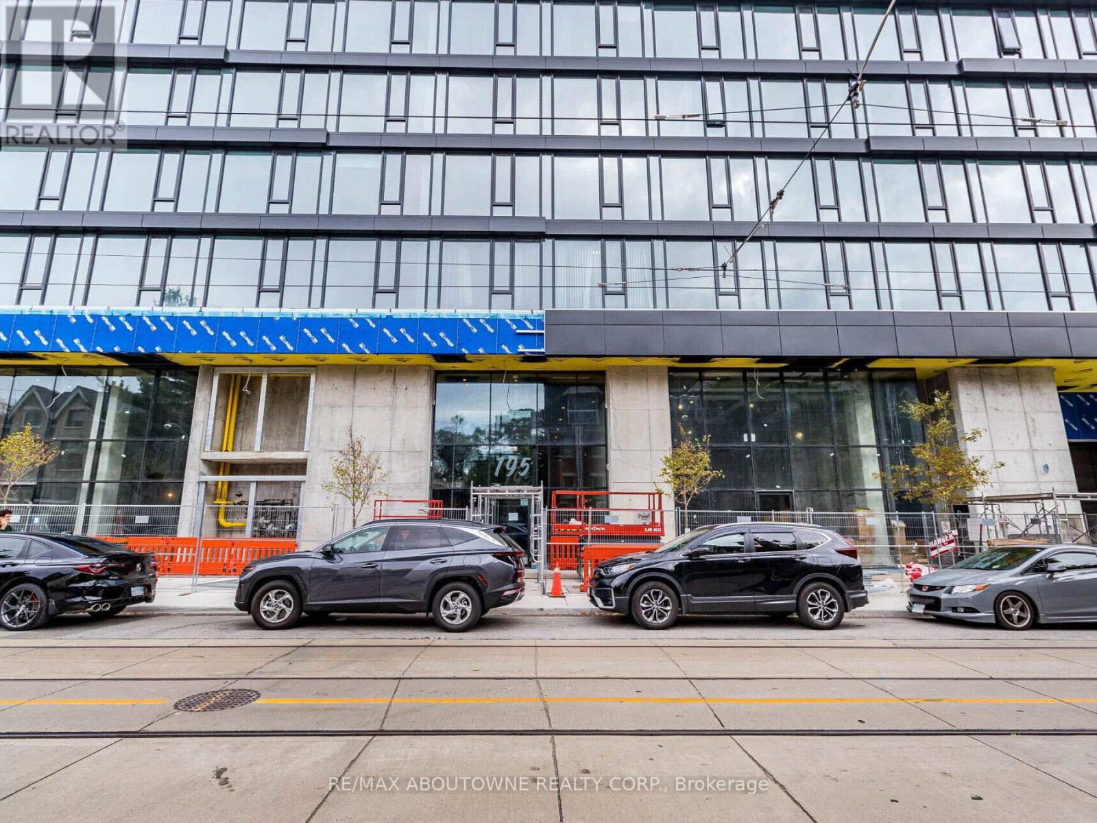 703 - 195 Mccaul Street, Toronto, Ontario  M5T 1W6 - Photo 3 - C12472552