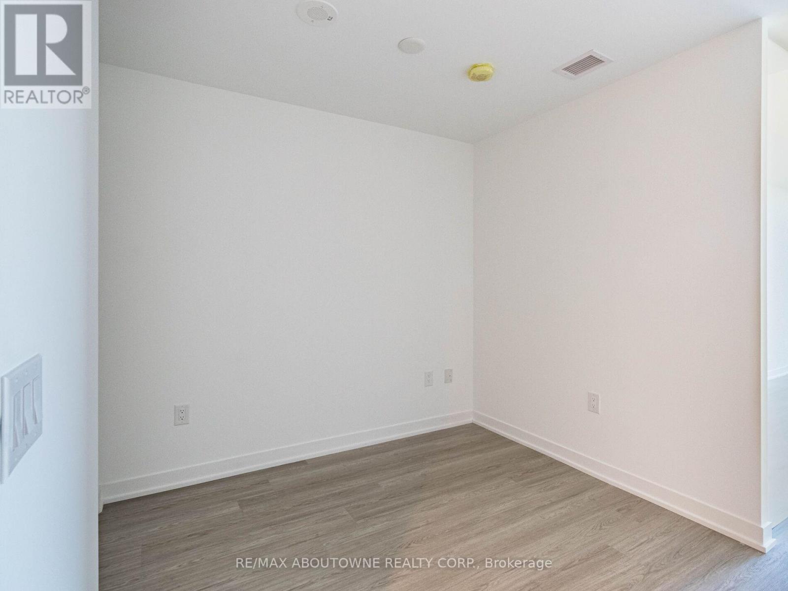 703 - 195 Mccaul Street, Toronto, Ontario  M5T 1W6 - Photo 8 - C12472552