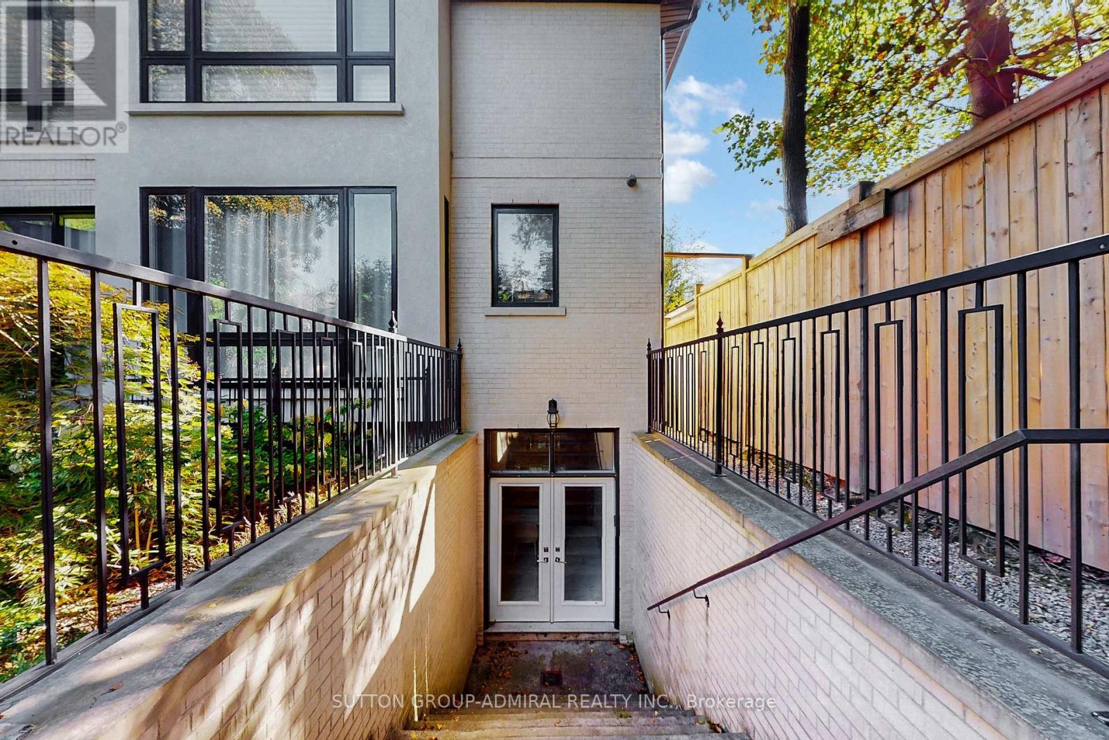 276 Strathallan Wood, Toronto (Bedford Park-Nortown), Ontario  M5N 1T6 - Photo 43 - C12472611