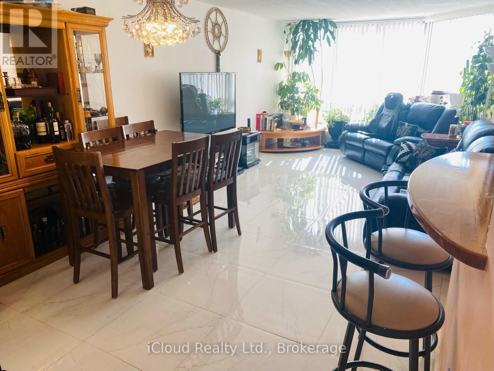 1004 - 25 Fairview Road W, Mississauga, Ontario  L5B 3Y8 - Photo 2 - W12470861