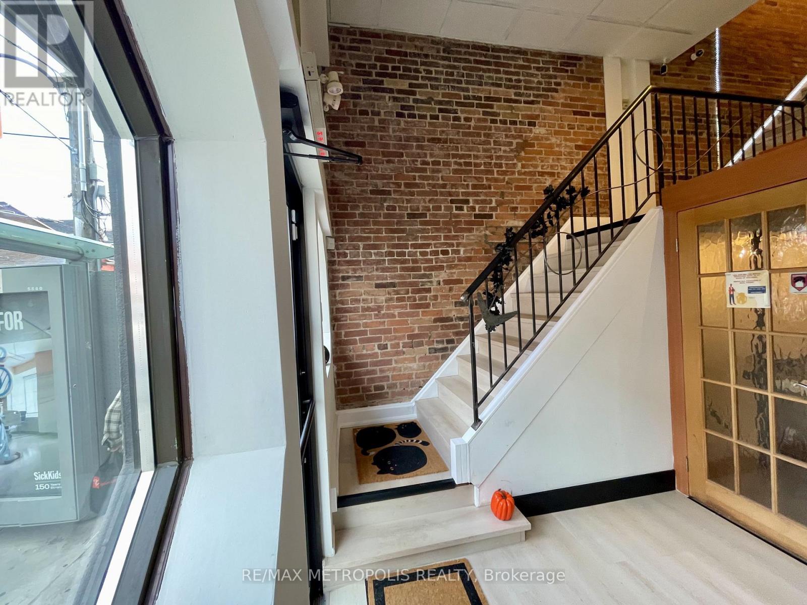 238 BROADVIEW AVENUE, Toronto, Ontario