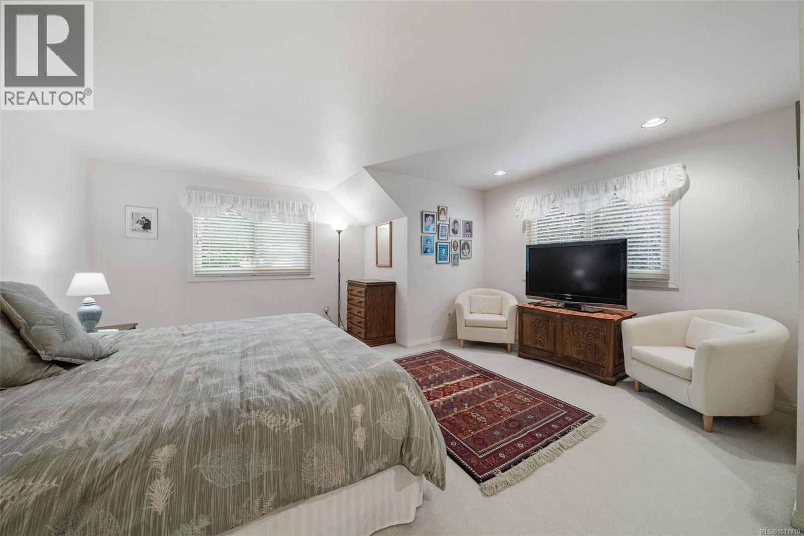 1741 Barrie Rd, Saanich, British Columbia  V8N 2W4 - Photo 32 - 1017810