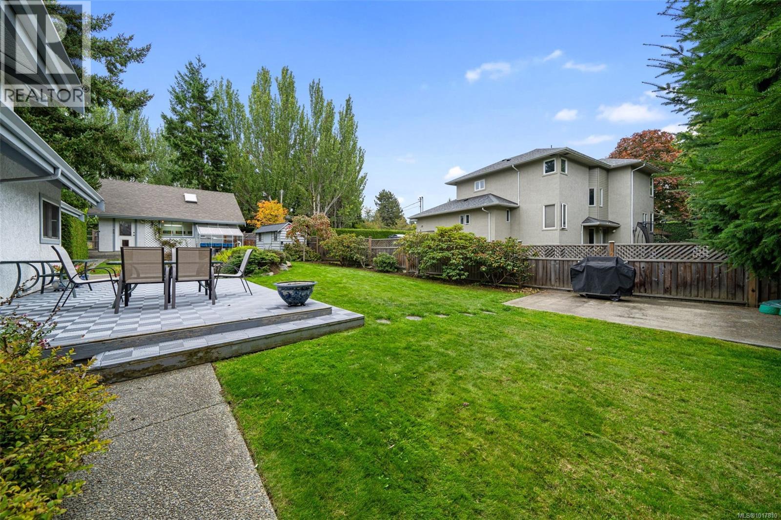 1741 Barrie Rd, Saanich, British Columbia  V8N 2W4 - Photo 45 - 1017810