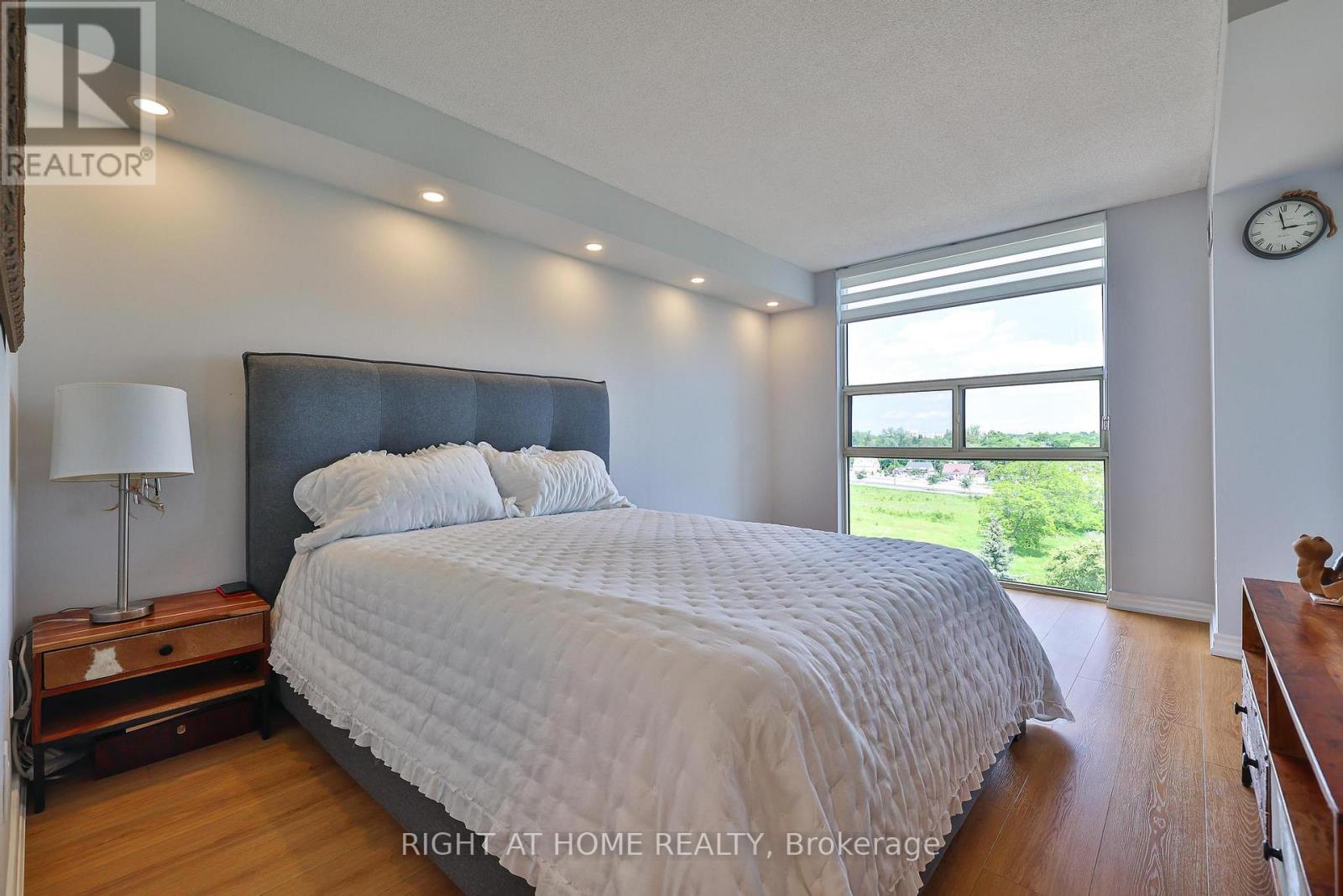 802 - 30 Harding Boulevard W, Richmond Hill (North Richvale), Ontario  L4C 9M3 - Photo 17 - N12472566