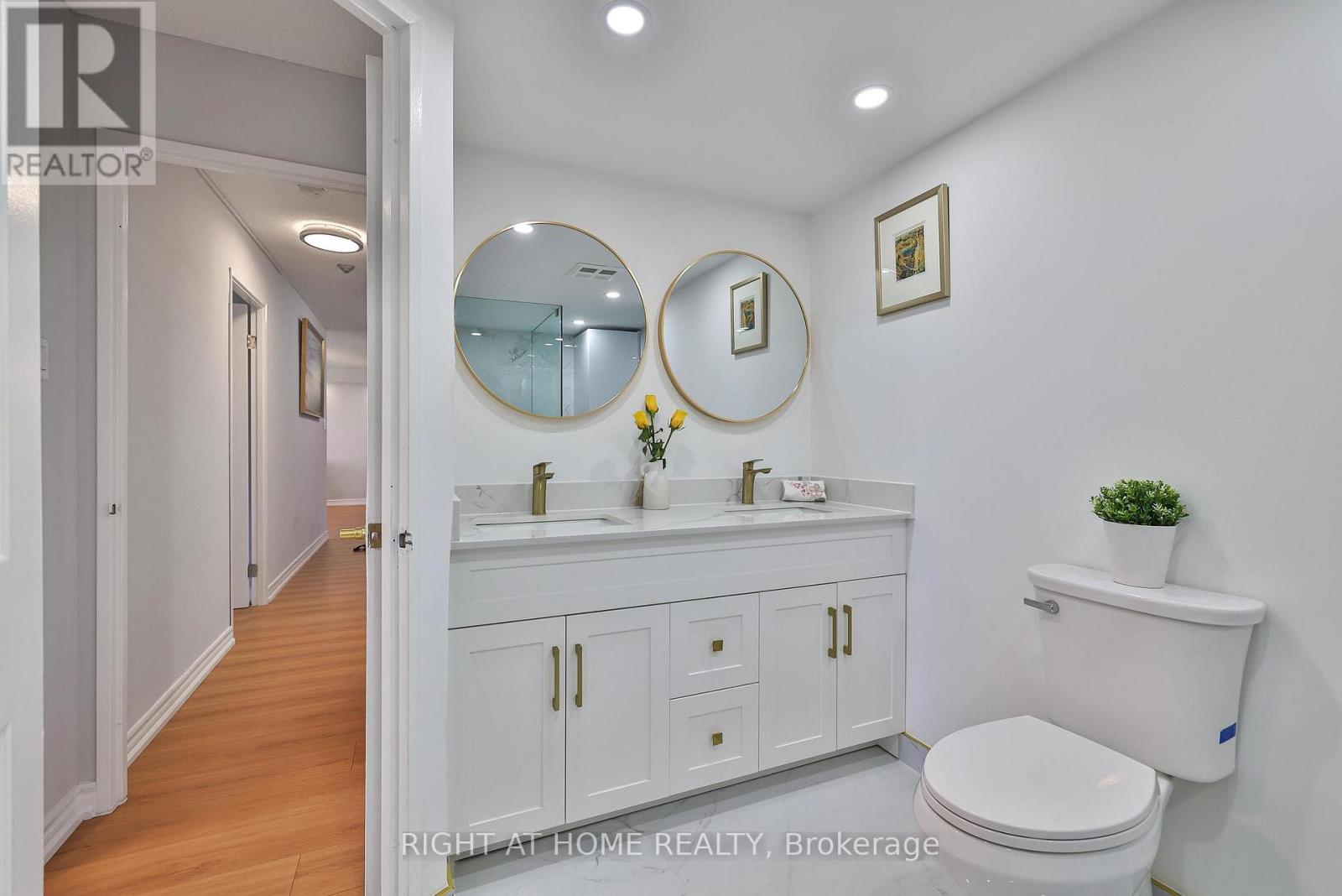 802 - 30 Harding Boulevard W, Richmond Hill (North Richvale), Ontario  L4C 9M3 - Photo 18 - N12472566