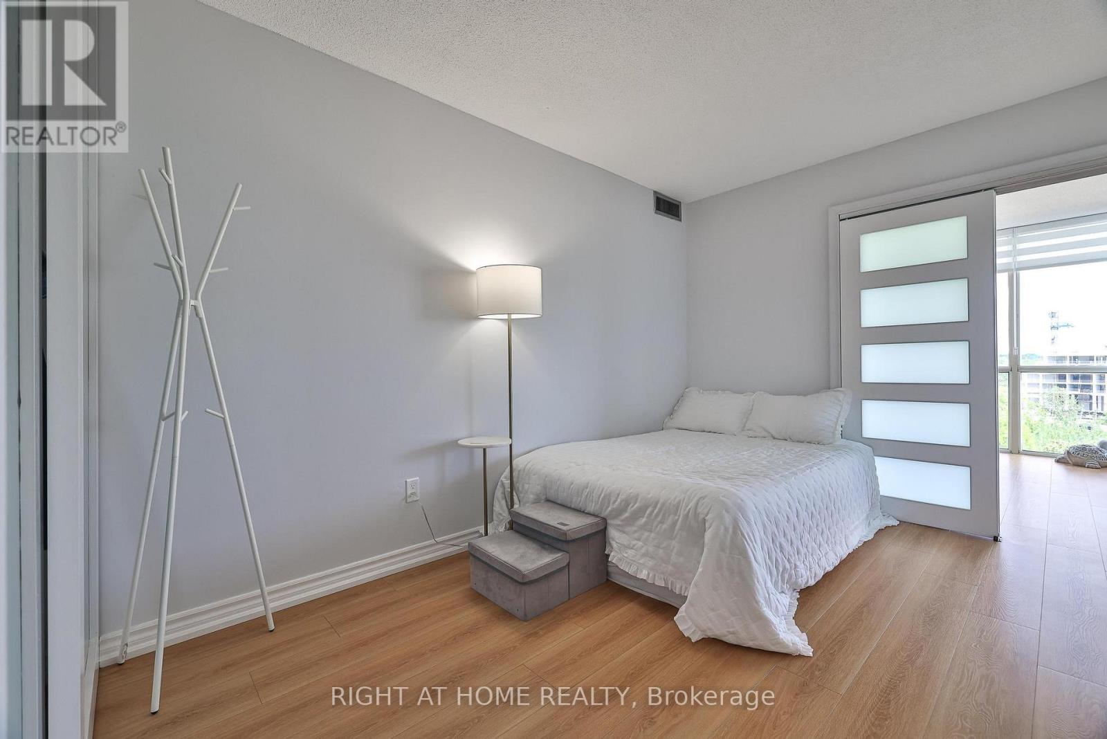 802 - 30 Harding Boulevard W, Richmond Hill (North Richvale), Ontario  L4C 9M3 - Photo 21 - N12472566