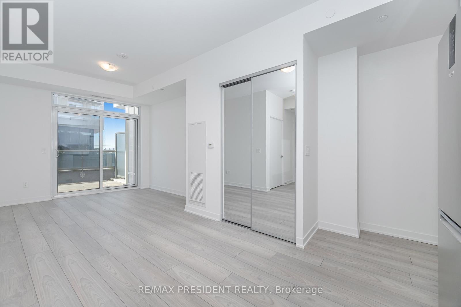 501 - 474 Caldari Road, Vaughan, Ontario  L4K 0R5 - Photo 10 - N12472571