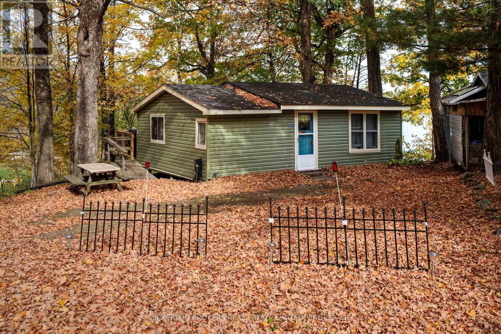 40 Greer Point Lane, Front Of Leeds & Seeleys Bay, Ontario  K0E 1L0 - Photo 14 - X12472651
