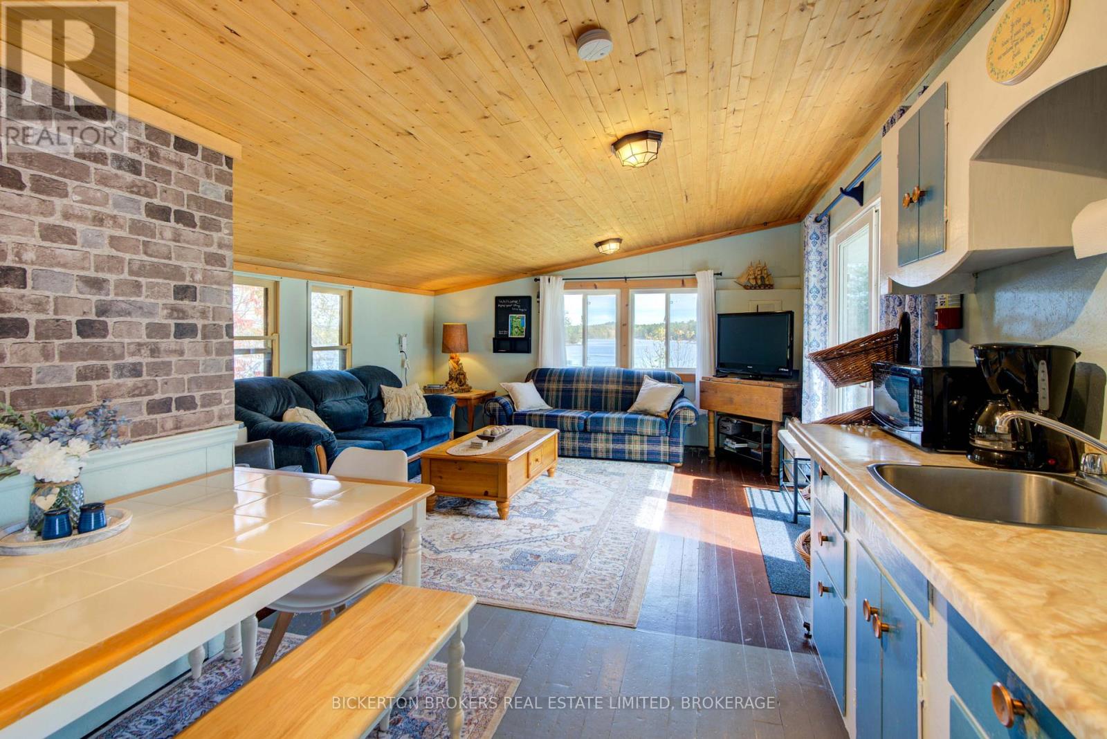 40 Greer Point Lane, Front Of Leeds & Seeleys Bay, Ontario  K0E 1L0 - Photo 23 - X12472651