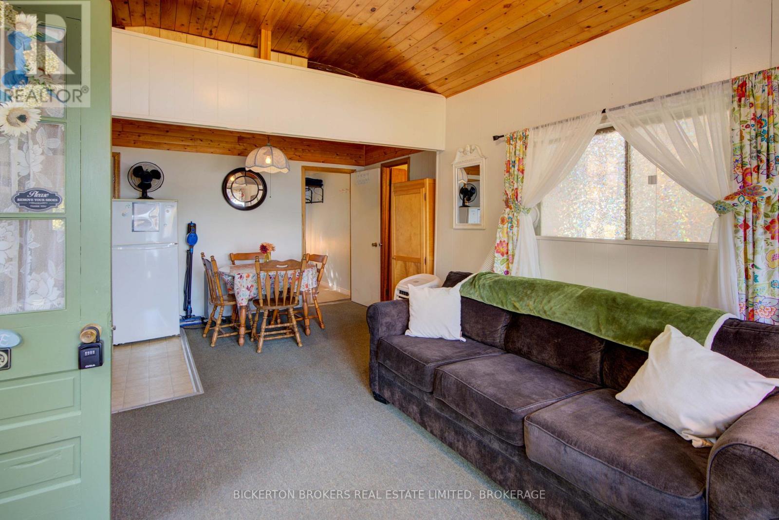 40 Greer Point Lane, Front Of Leeds & Seeleys Bay, Ontario  K0E 1L0 - Photo 37 - X12472651