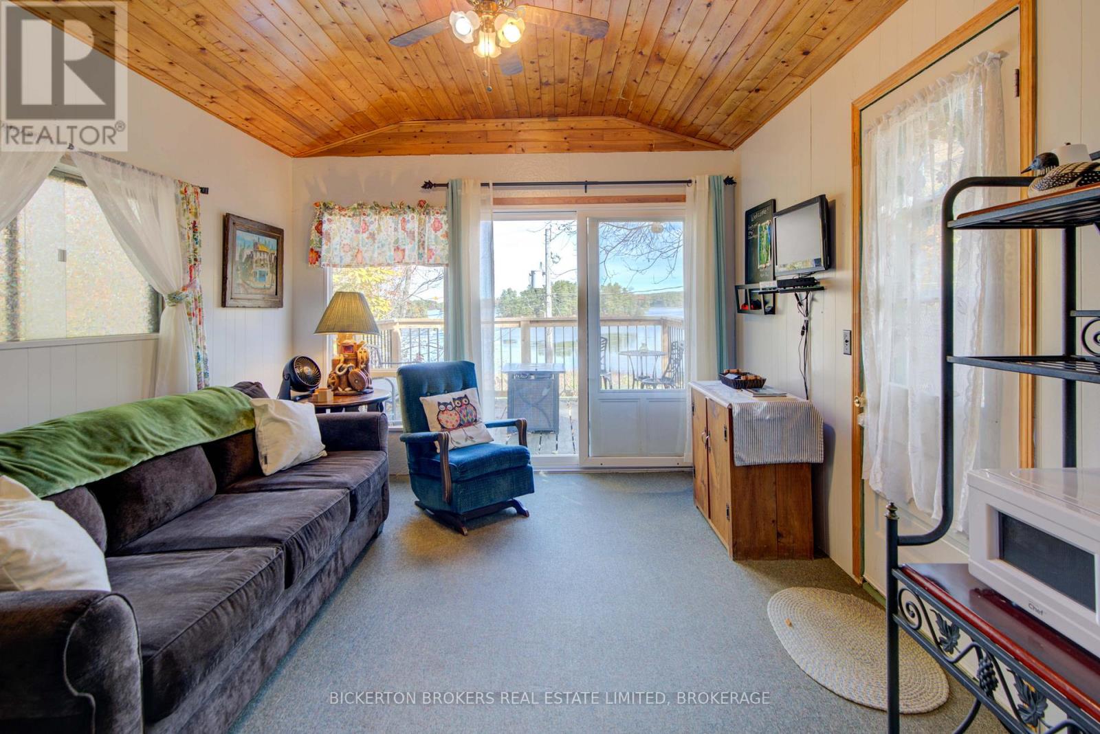 40 Greer Point Lane, Front Of Leeds & Seeleys Bay, Ontario  K0E 1L0 - Photo 38 - X12472651