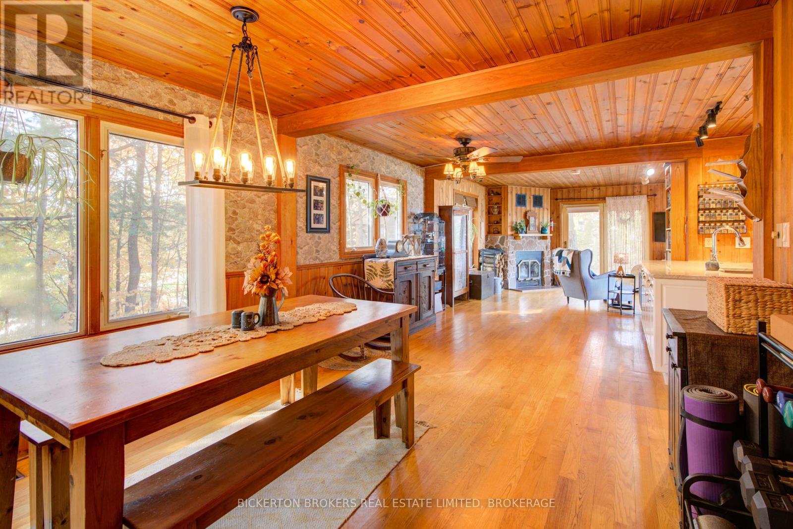 40 Greer Point Lane, Front Of Leeds & Seeleys Bay, Ontario  K0E 1L0 - Photo 6 - X12472651
