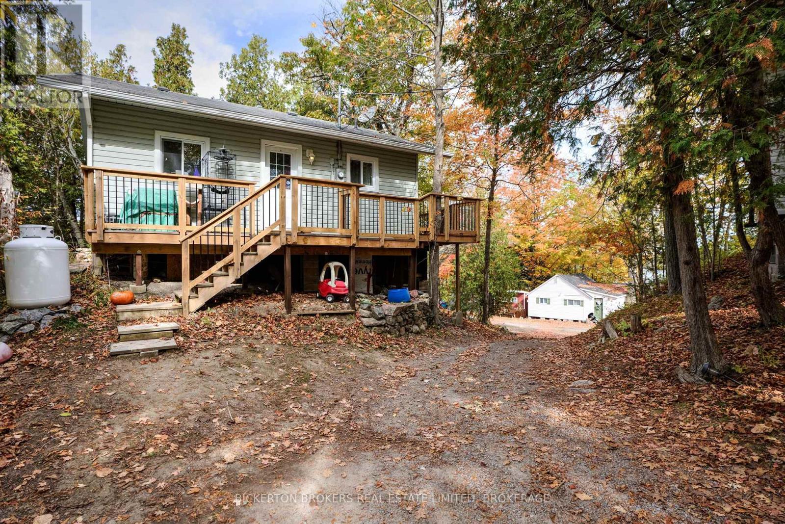 40 Greer Point Lane, Front Of Leeds & Seeleys Bay, Ontario  K0E 1L0 - Photo 9 - X12472651