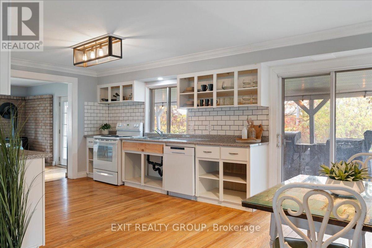 895 English Settlement Road, Quinte West, Ontario K8V 5P7 - Photo 8 - X12472594