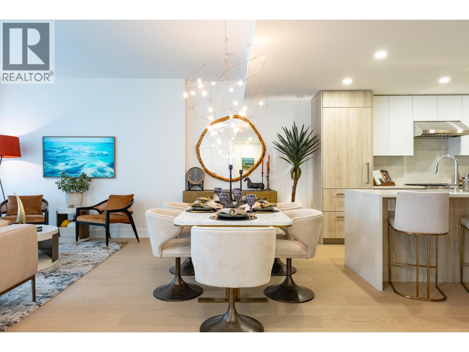 Th2 423 6th Street, West Vancouver, British Columbia  V7T 0A1 - Photo 3 - R3059881