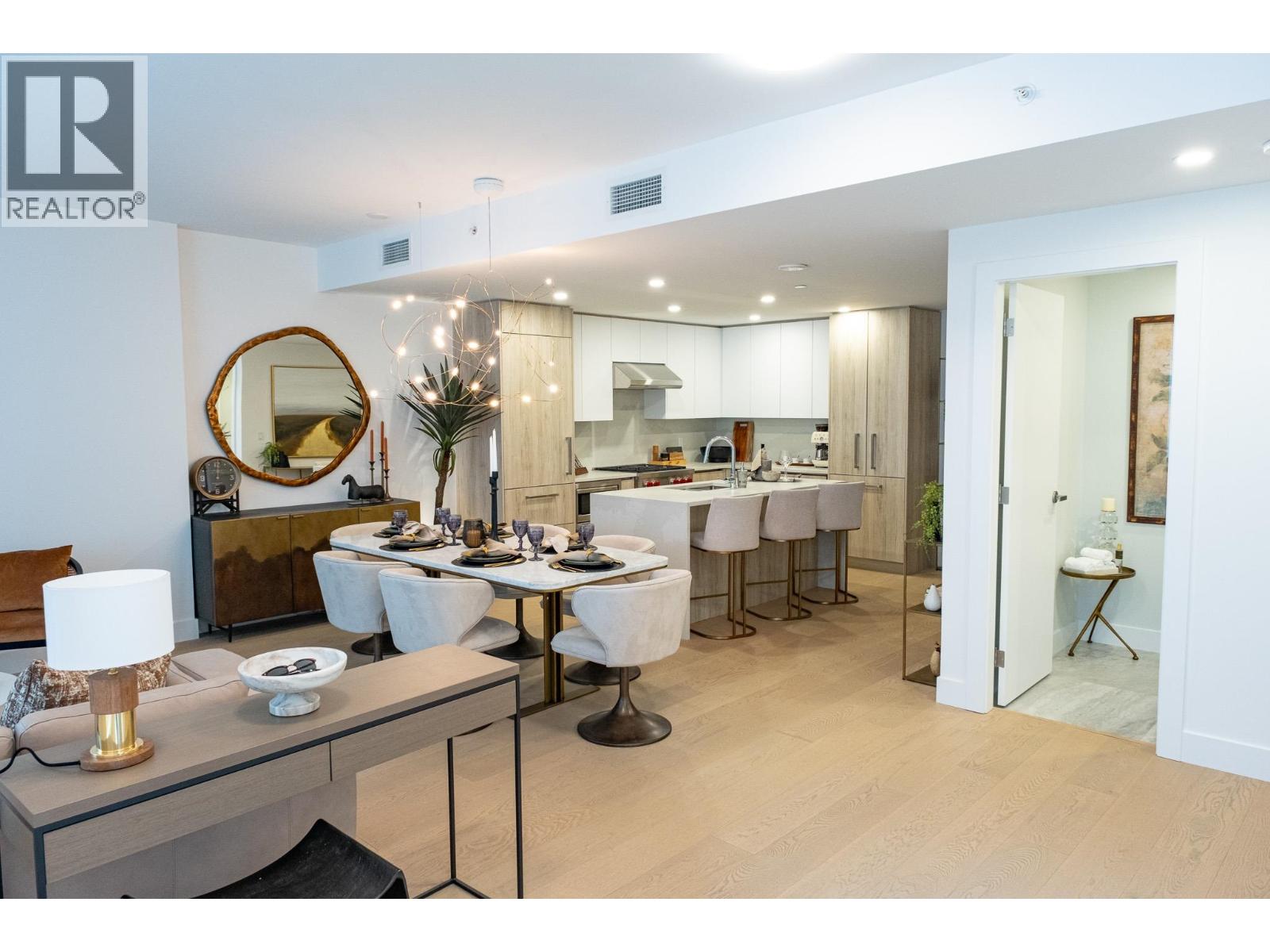 Th2 423 6th Street, West Vancouver, British Columbia  V7T 0A1 - Photo 2 - R3059881