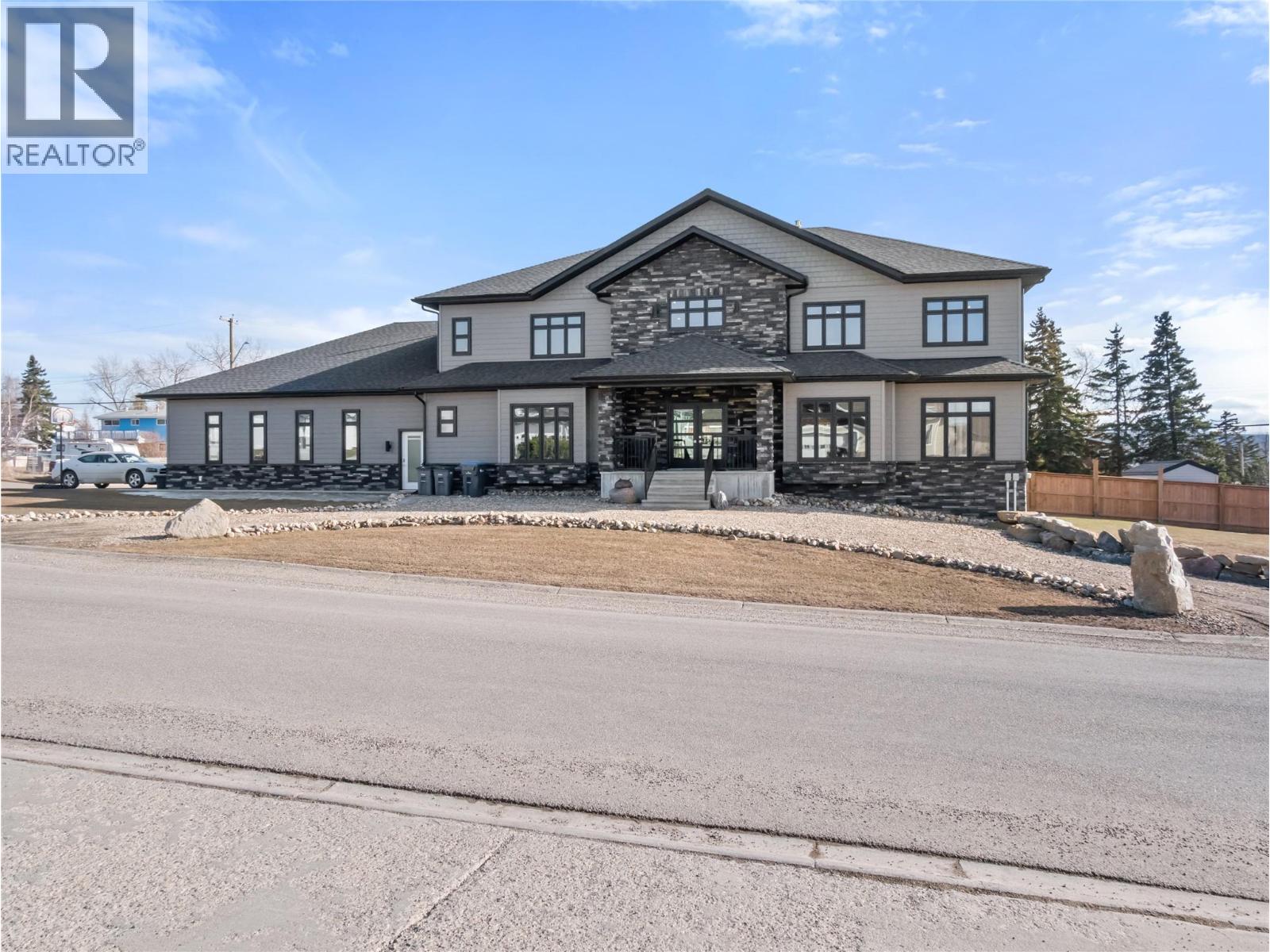 1905 89 Avenue, Dawson Creek, British Columbia