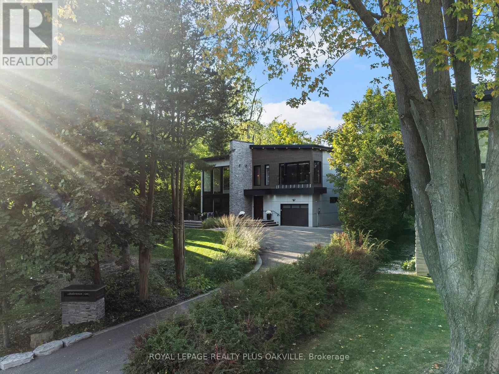 1207 Stirling Drive, Oakville (Sw Southwest), Ontario  L6L 1E5 - Photo 2 - W12472511