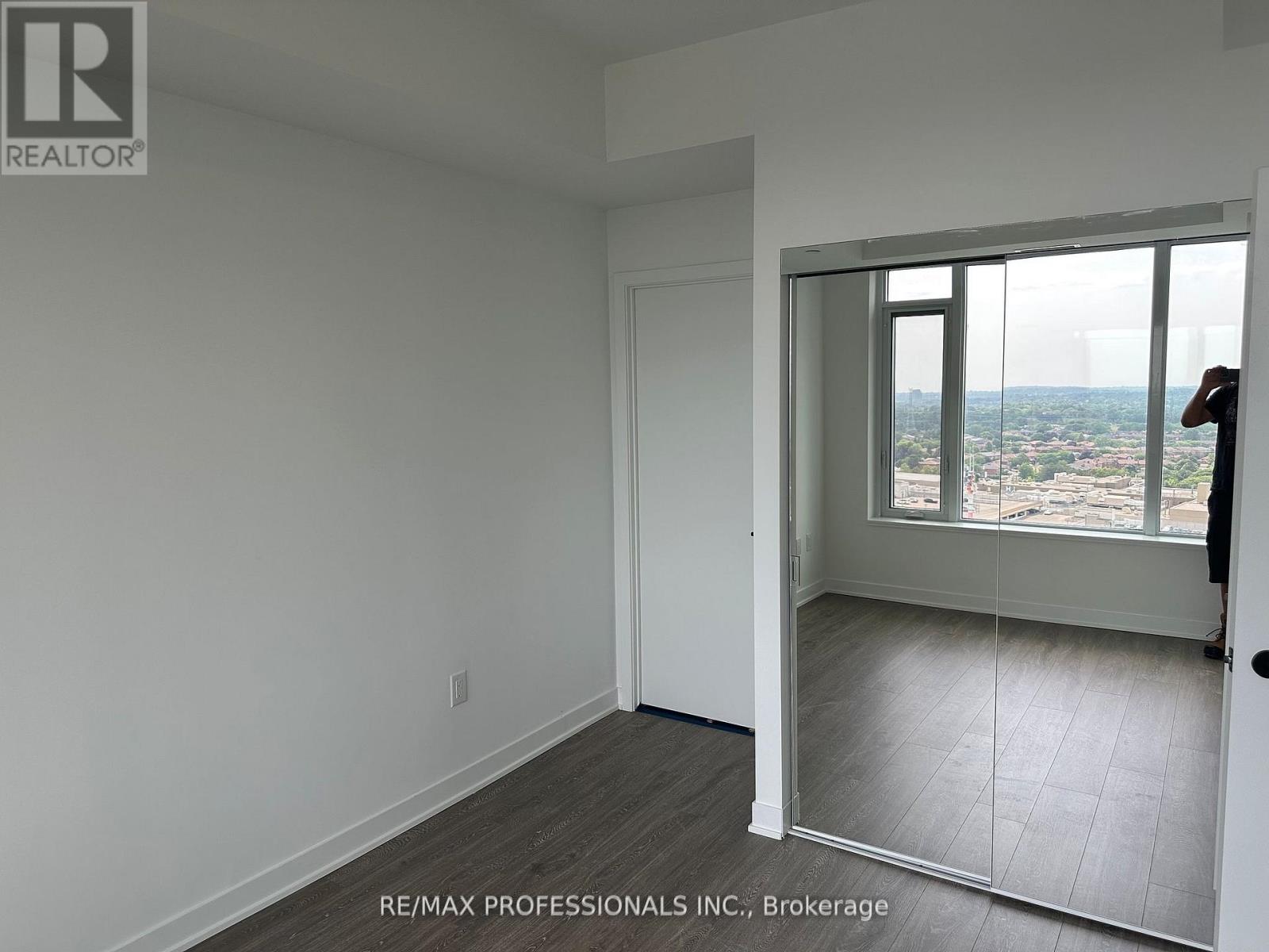 2011 - 2495 Eglinton Avenue W, Mississauga, Ontario  L5M 2V8 - Photo 10 - W12472555