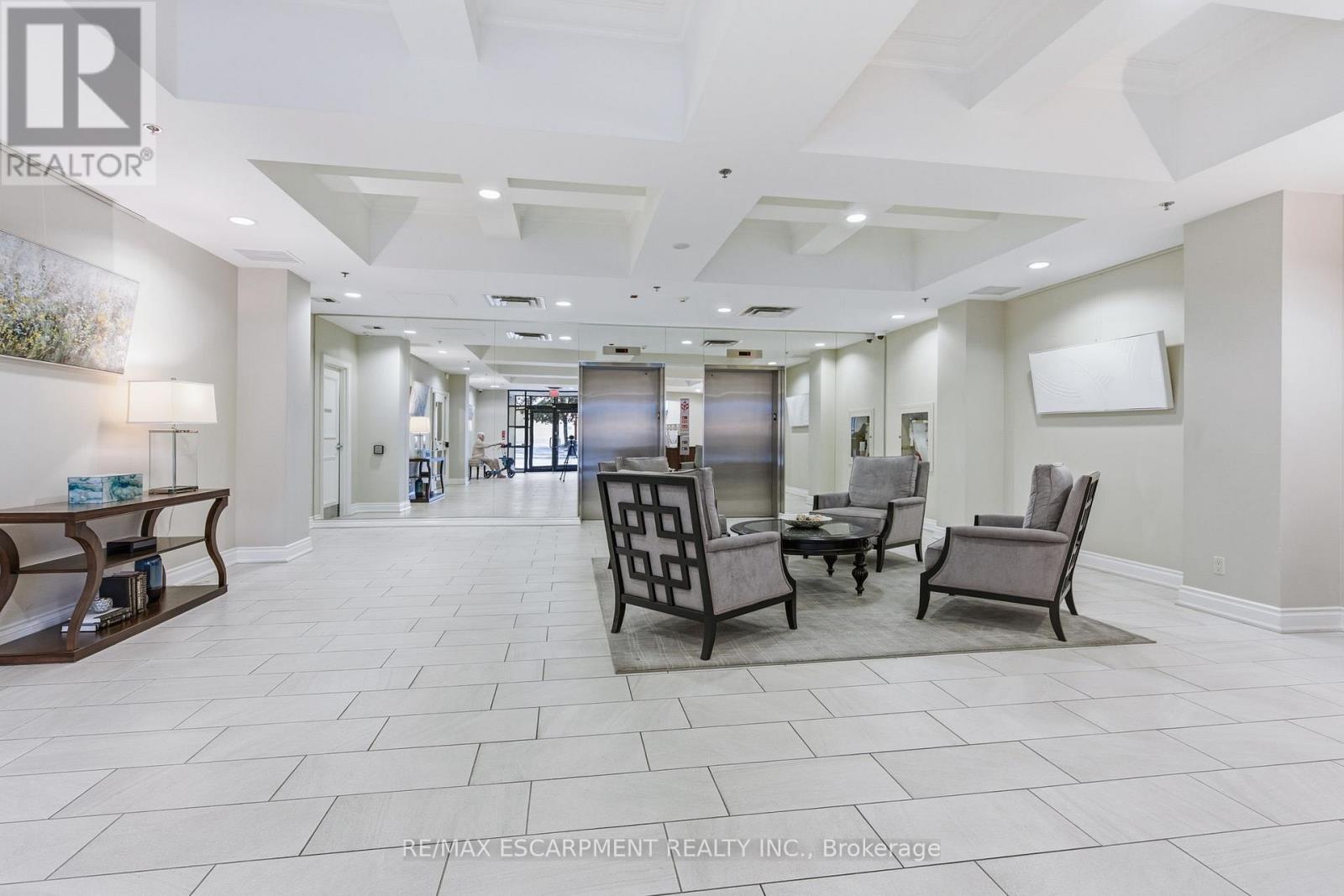 512 - 399 Elizabeth Street, Burlington, Ontario  L7R 0A4 - Photo 7 - W12472578