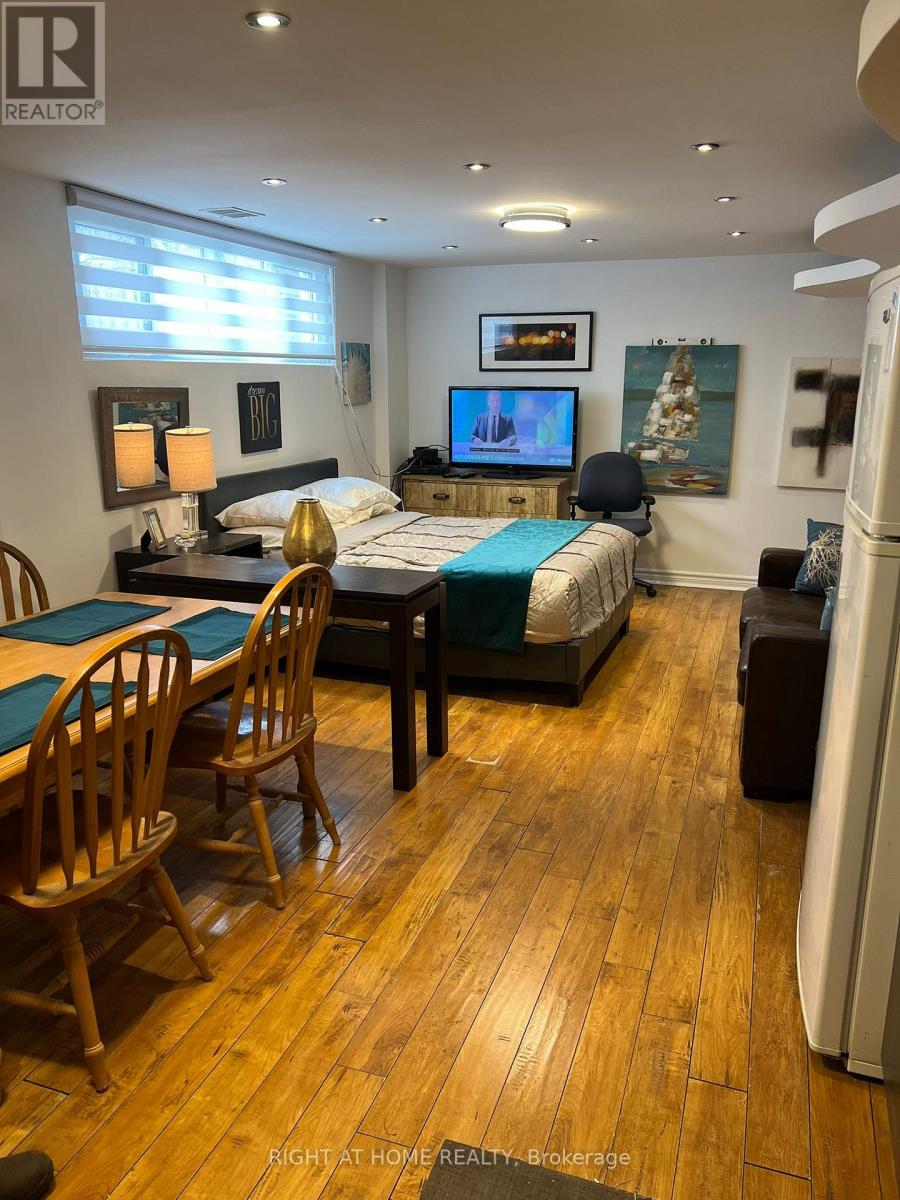 Lower - 12 Bolingbroke Road, Toronto, Ontario  M6B 3L6 - Photo 4 - W12472605