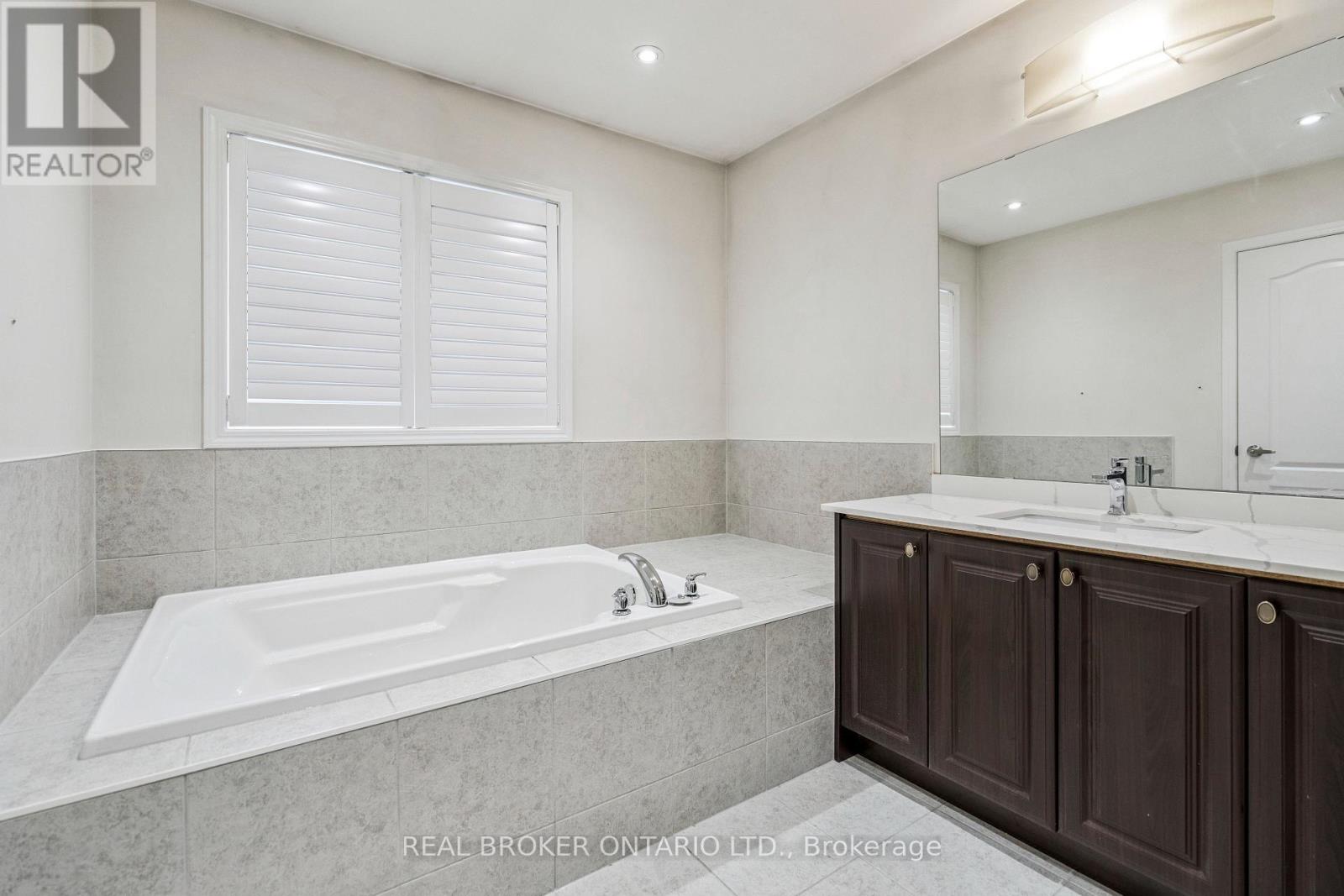14 Legacy Lane, Thorold (Hurricane/merrittville), Ontario  L3B 0G7 - Photo 23 - X12472610