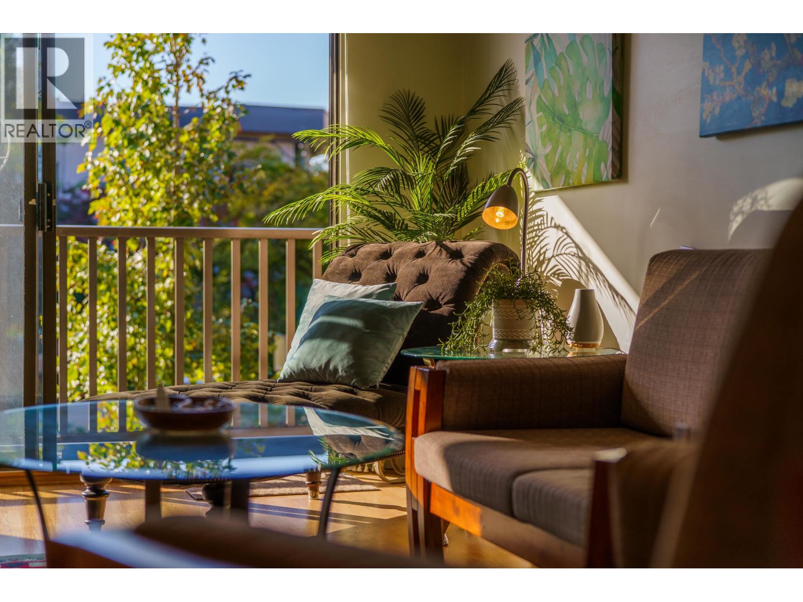 208 2255 W 5TH AVENUE, Vancouver, British Columbia