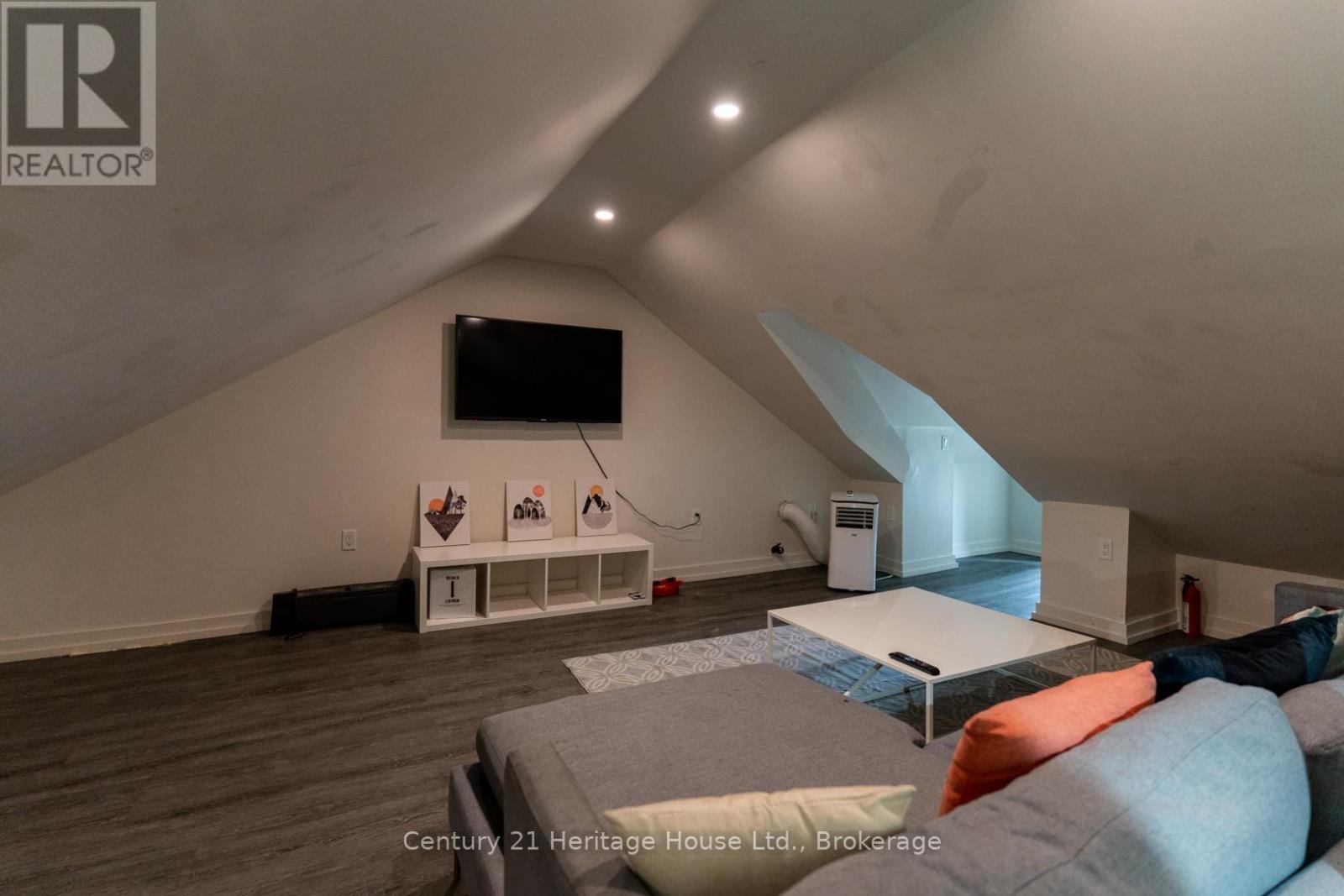 A - 210 Wilson Street, Hamilton, Ontario  L8R 1E5 - Photo 4 - X12472649