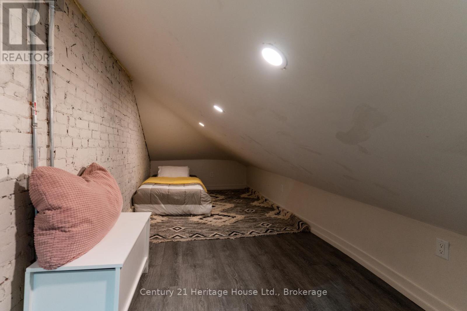 A - 210 Wilson Street, Hamilton, Ontario  L8R 1E5 - Photo 6 - X12472649