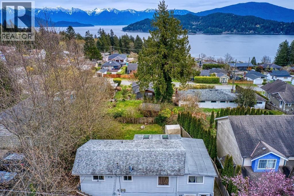 638-640 WYNGAERT ROAD, Gibsons, British Columbia