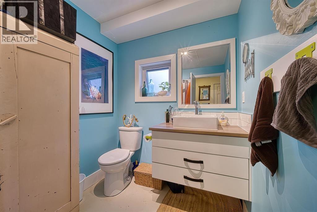 638-640 Wyngaert Road, Gibsons, British Columbia  V0N 1V9 - Photo 13 - R3060111