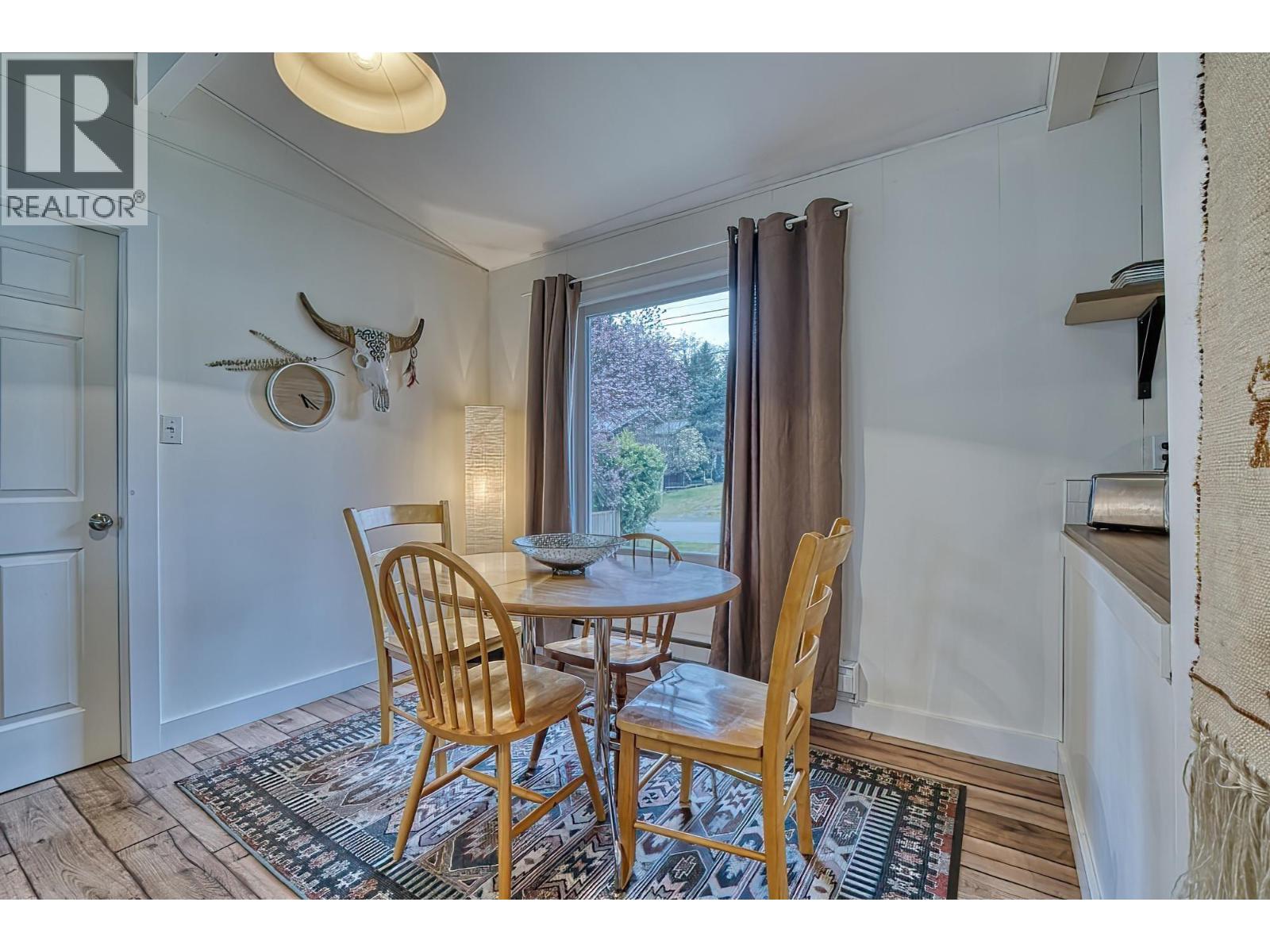 638-640 Wyngaert Road, Gibsons, British Columbia  V0N 1V9 - Photo 5 - R3060111