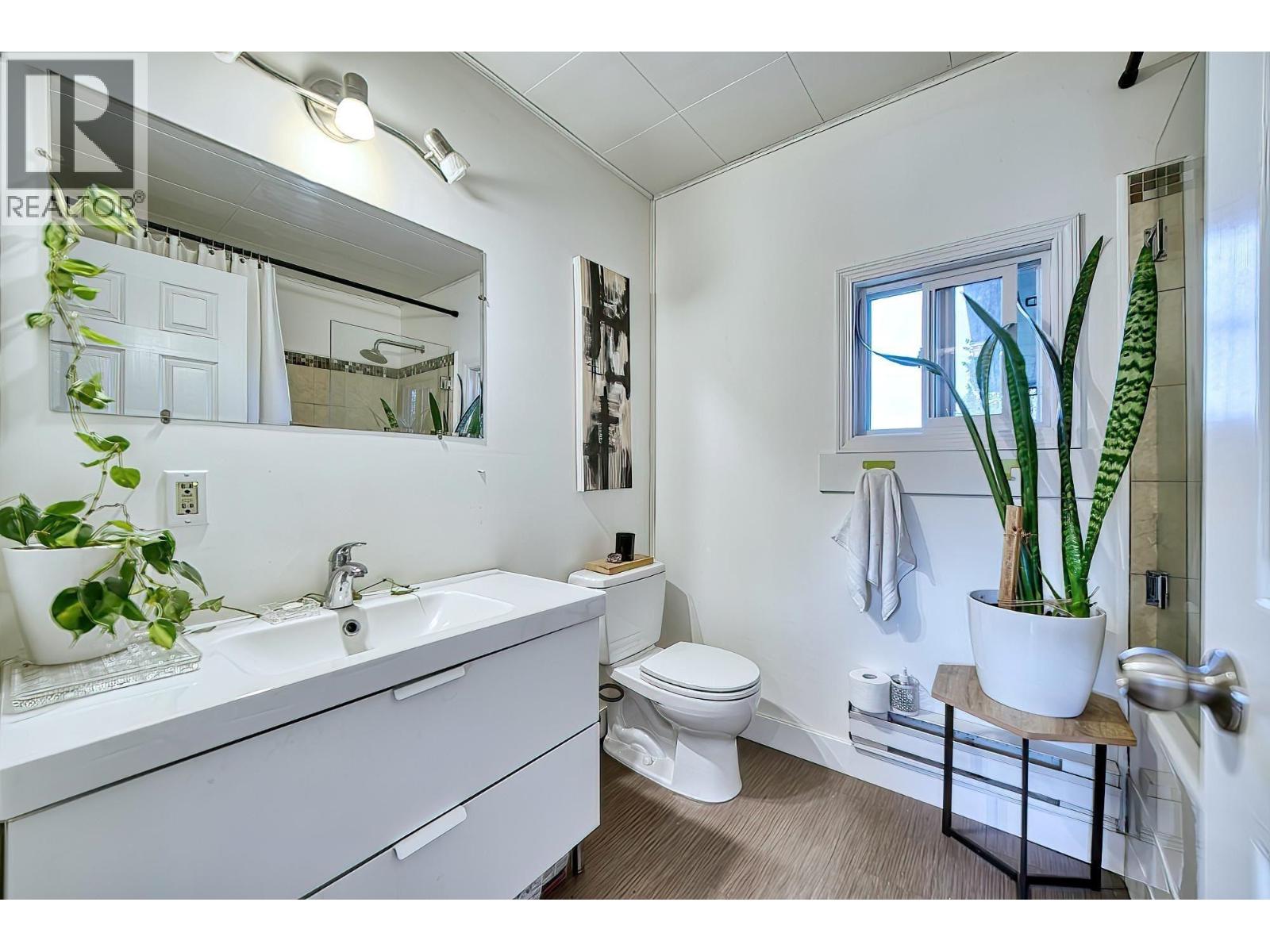 638-640 Wyngaert Road, Gibsons, British Columbia  V0N 1V9 - Photo 7 - R3060111