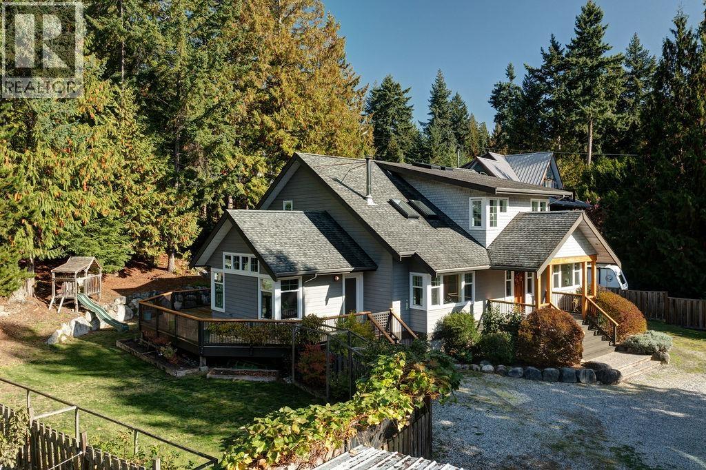 8116 Southwood Road, Halfmoon Bay, British Columbia  V7Z 1A7 - Photo 1 - R3060114