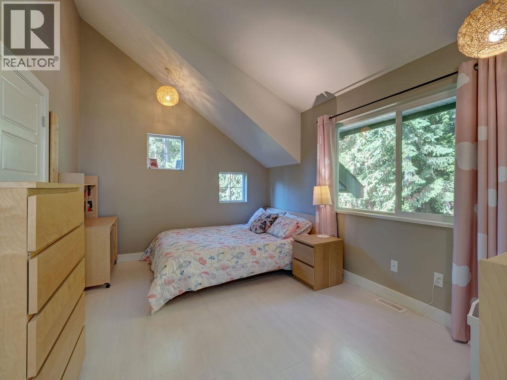 8116 Southwood Road, Halfmoon Bay, British Columbia  V7Z 1A7 - Photo 18 - R3060114
