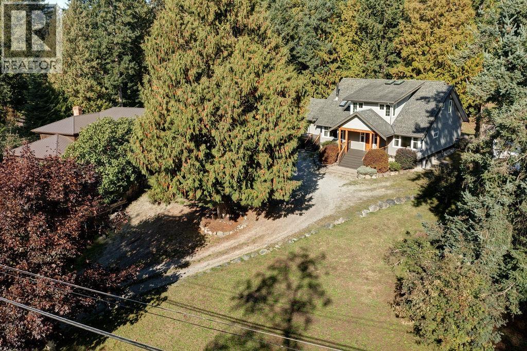 8116 Southwood Road, Halfmoon Bay, British Columbia  V7Z 1A7 - Photo 2 - R3060114