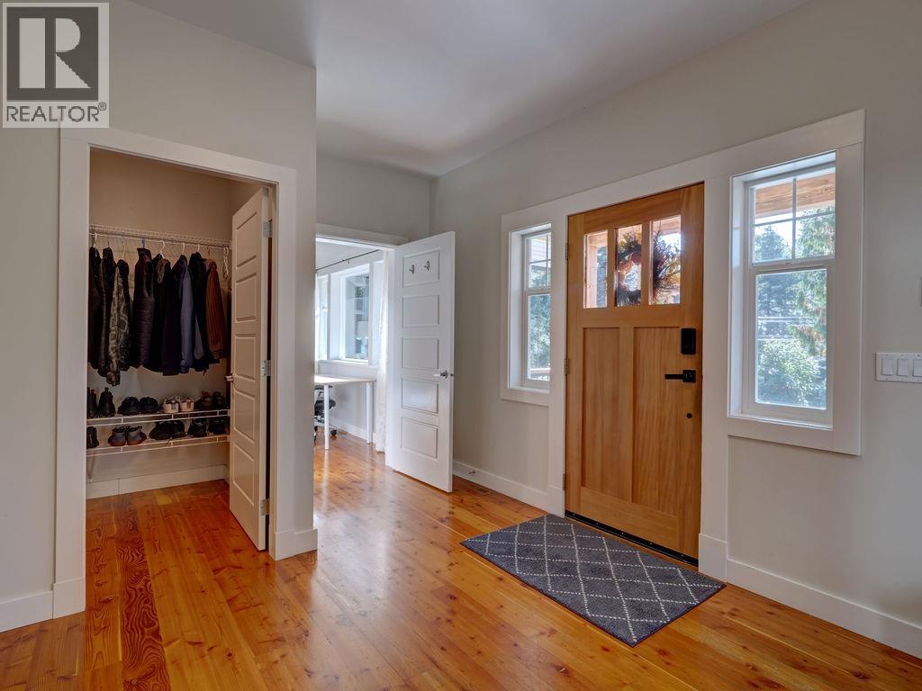8116 Southwood Road, Halfmoon Bay, British Columbia  V7Z 1A7 - Photo 4 - R3060114