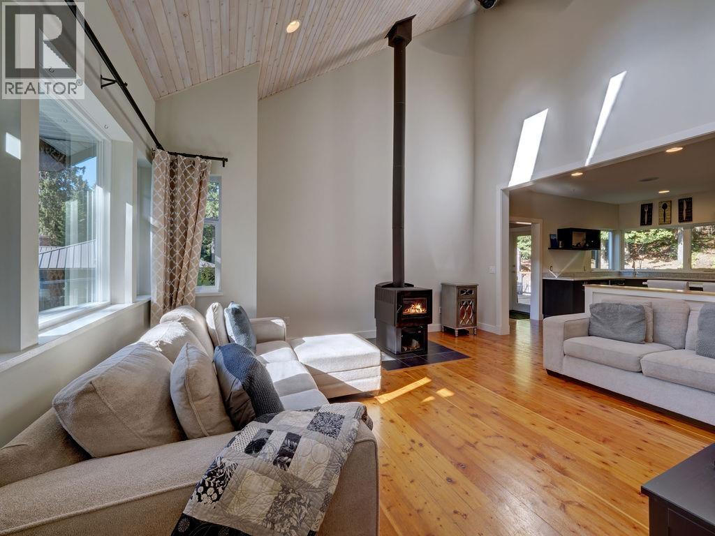 8116 Southwood Road, Halfmoon Bay, British Columbia  V7Z 1A7 - Photo 5 - R3060114