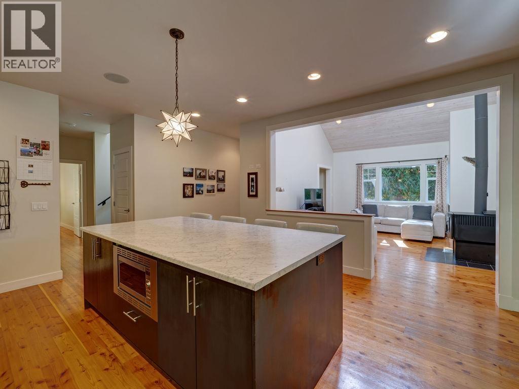 8116 Southwood Road, Halfmoon Bay, British Columbia  V7Z 1A7 - Photo 7 - R3060114