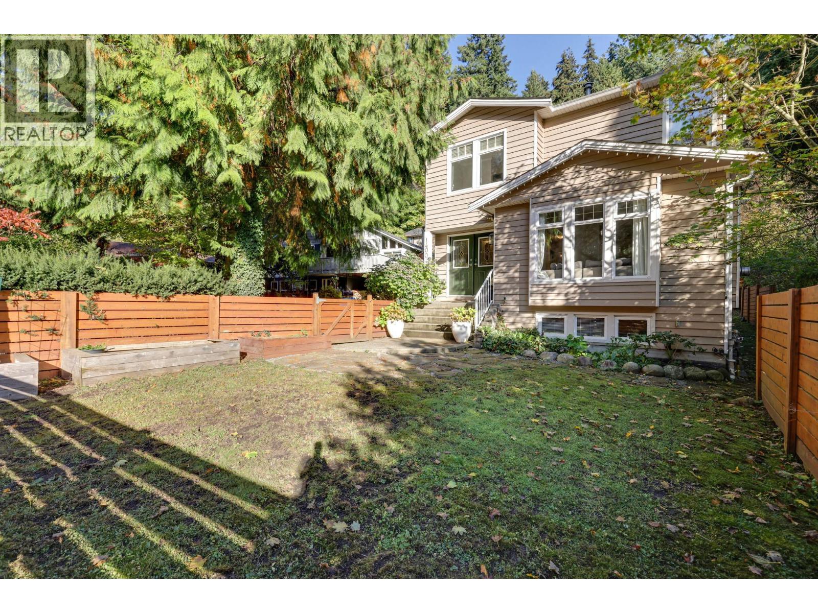 1400 RIVERSIDE DRIVE, North Vancouver, British Columbia
