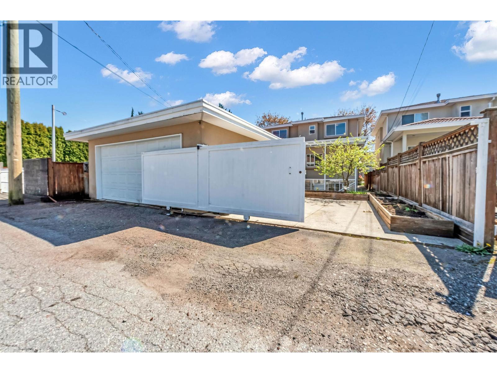 3919 Pine Street, Burnaby, British Columbia  V5G 1Z3 - Photo 7 - R3060145