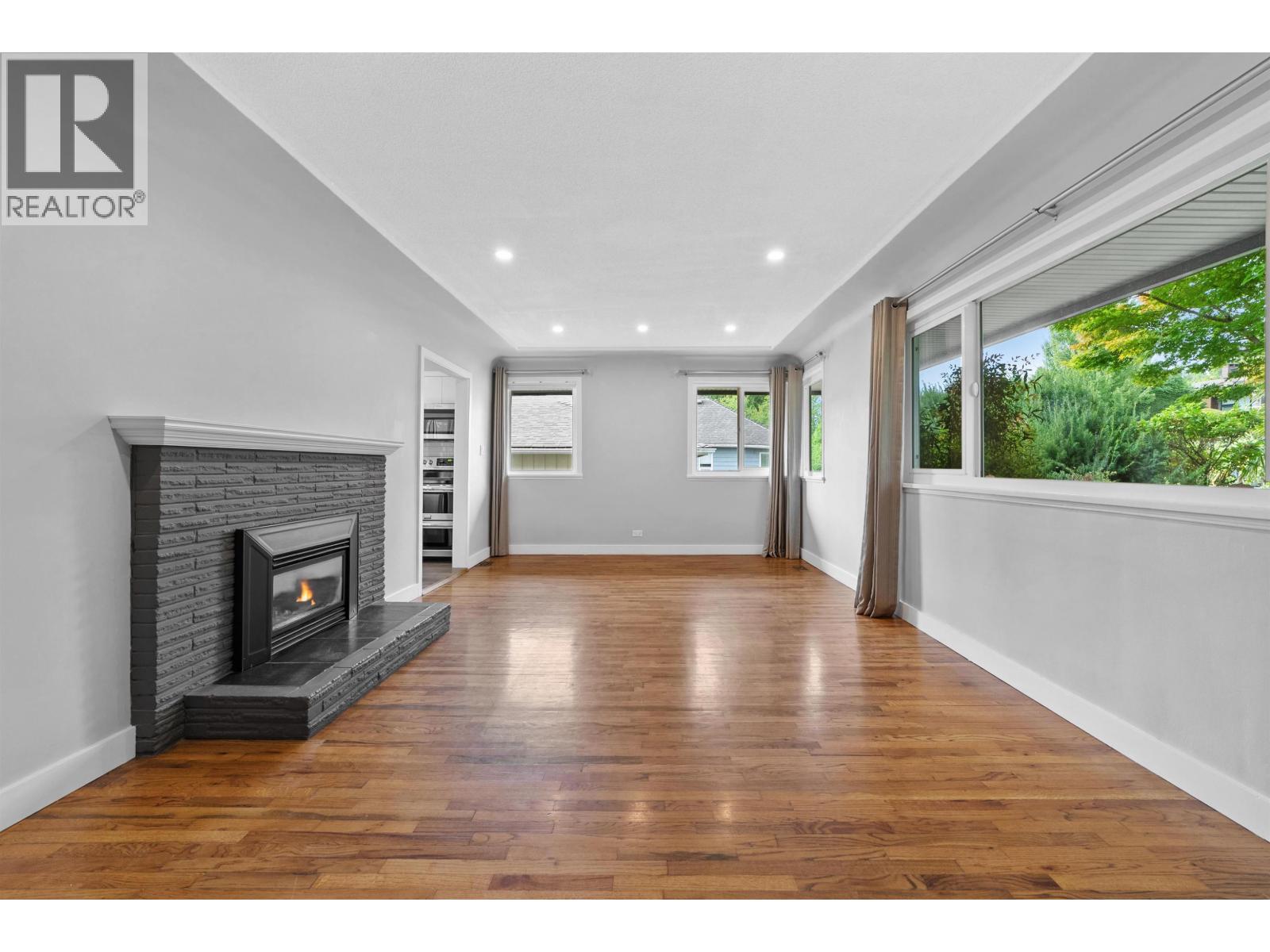 1137 Cloverley Street, North Vancouver, British Columbia  V7L 1N7 - Photo 2 - R3060167