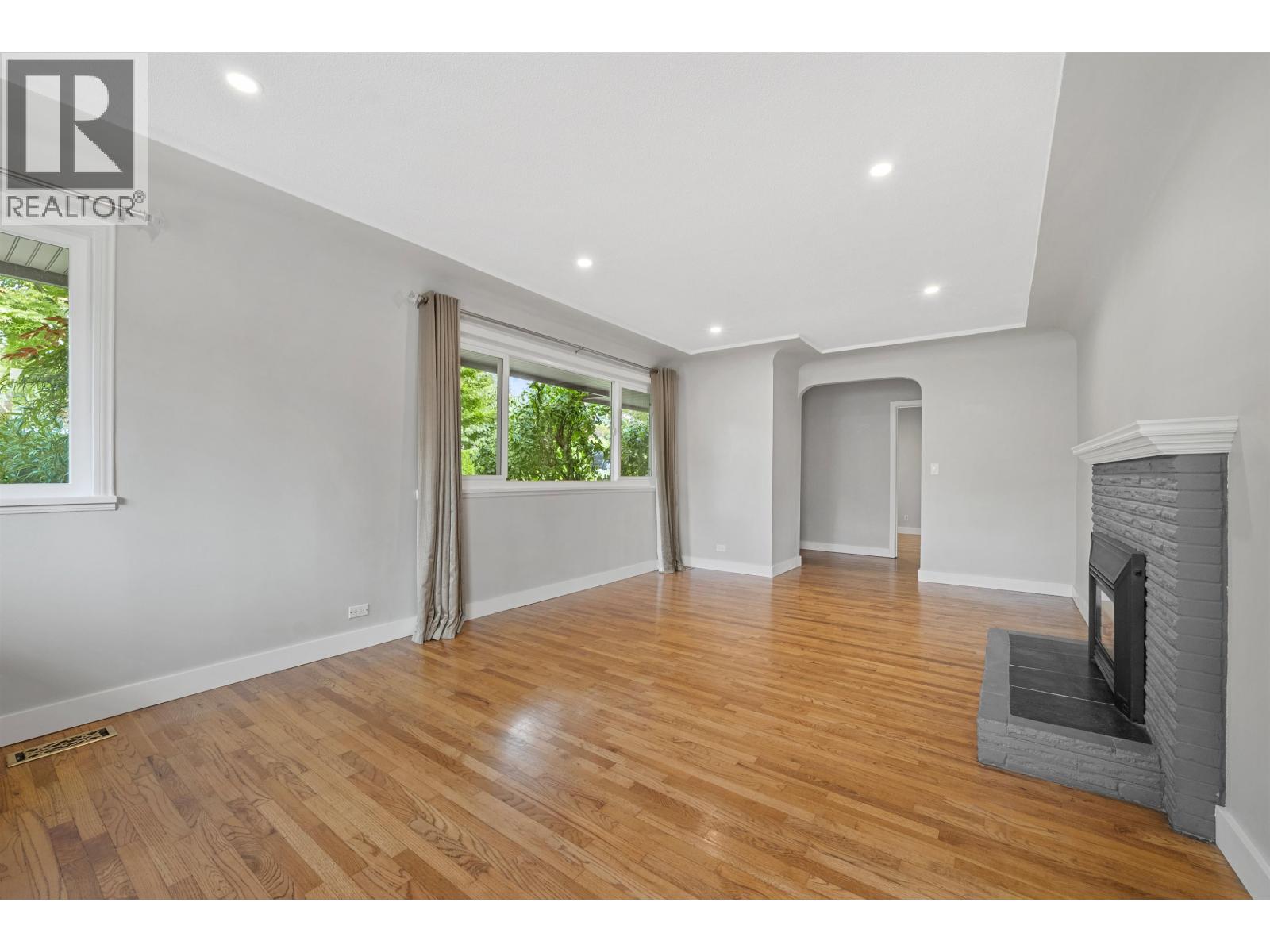 1137 Cloverley Street, North Vancouver, British Columbia  V7L 1N7 - Photo 3 - R3060167