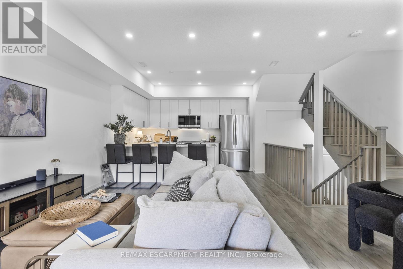 1543 Hilson Heights, Milton, Ontario  L9T 7E7 - Photo 10 - W12399609